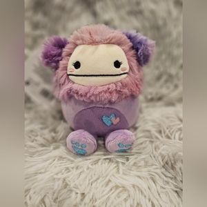 Squishmallow Eden Bigfoot clip
